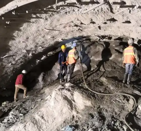 拱墅隧道拱顶带模注浆料，微膨胀注浆料的特点及施工工艺